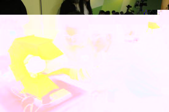 選手在候場區做上台前的準備